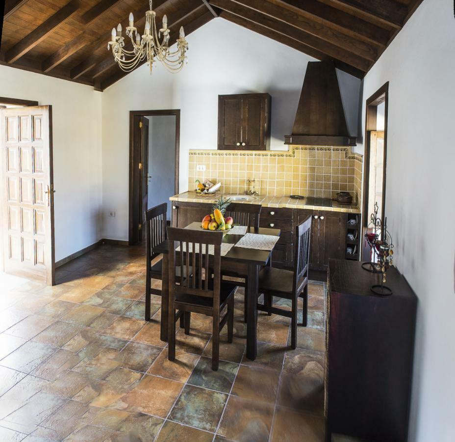 San Borondon Guest House Alojera Ngoại thất bức ảnh